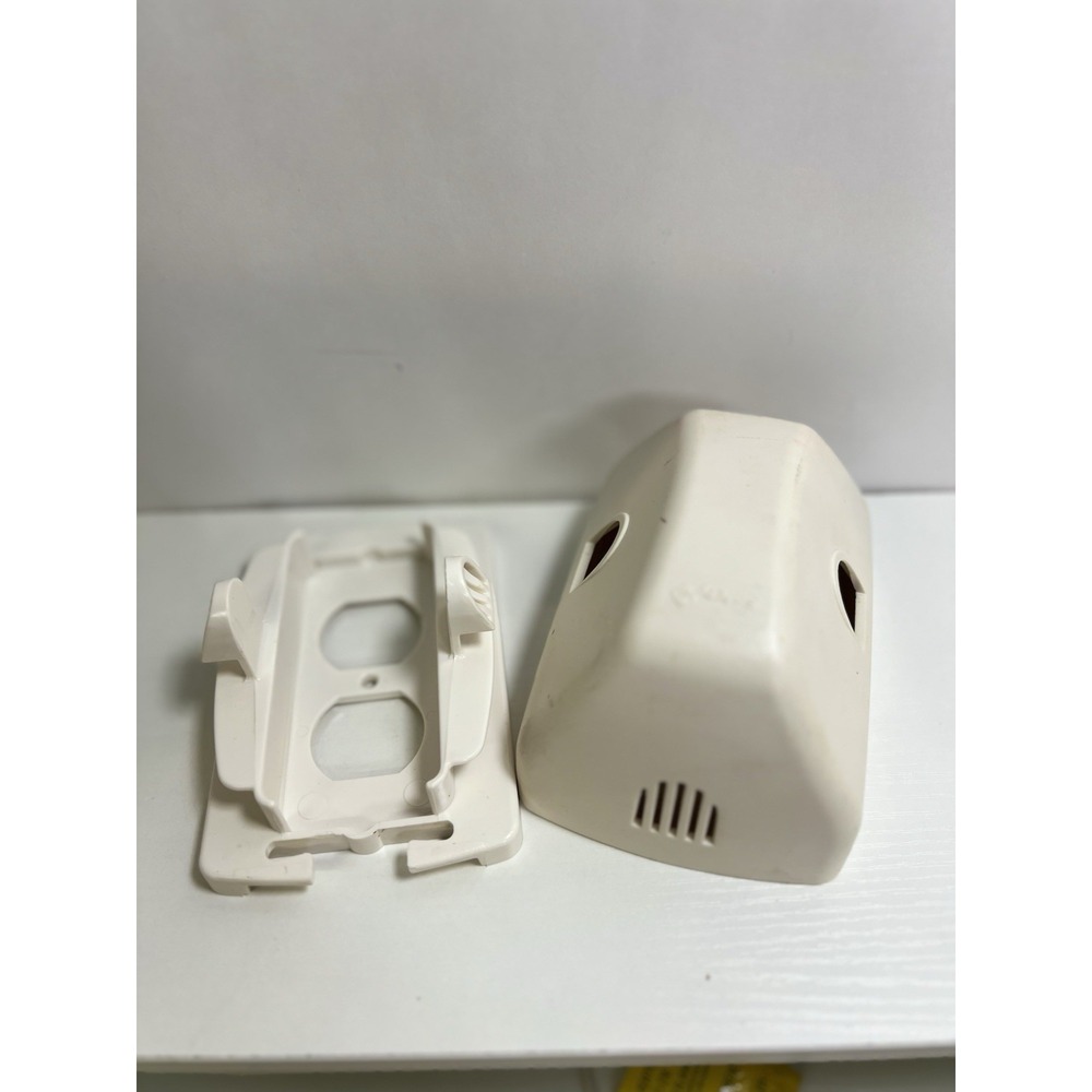 Safety‎ 1st Outlet Cover w/ Cord Shortener Plug Protector Pre-Owned